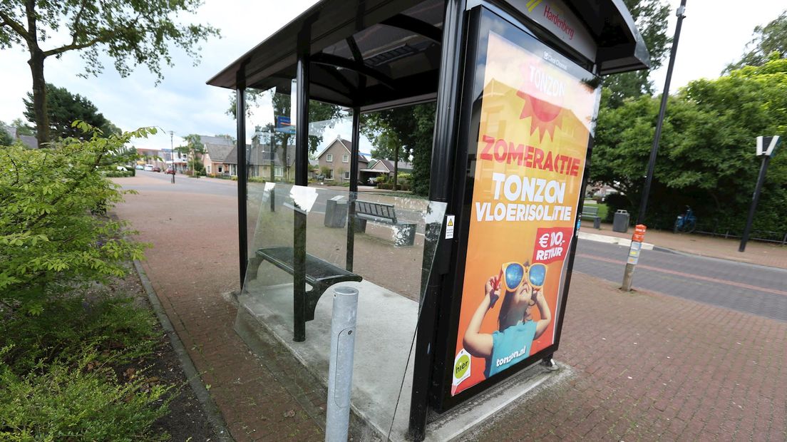 Twee bushokjes vernield in gemeente Hardenberg