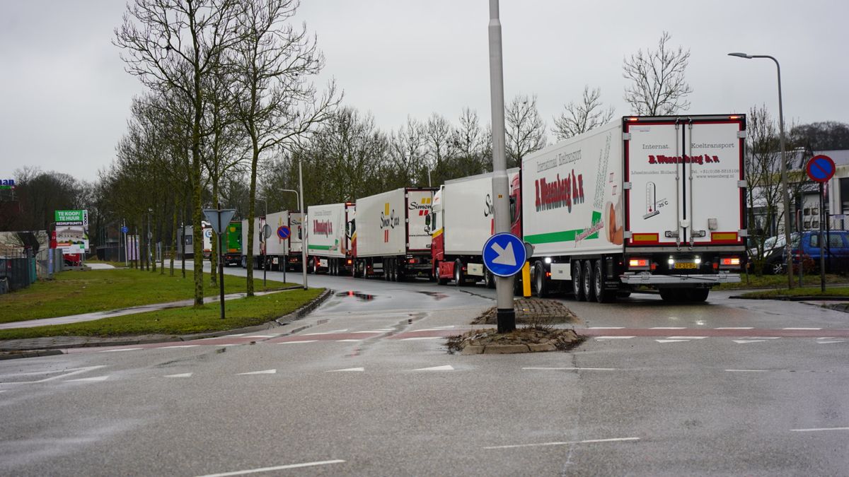 112 Nieuws: Distributiecentrum van Albert Heijn in Zwolle ontruimd