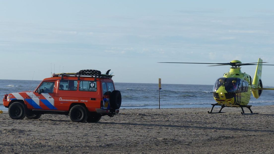 Aan de kust in Noord-Holland is een man uit Oldenzaal uit het water gehaald. Reanimatie mocht niet meer baten.