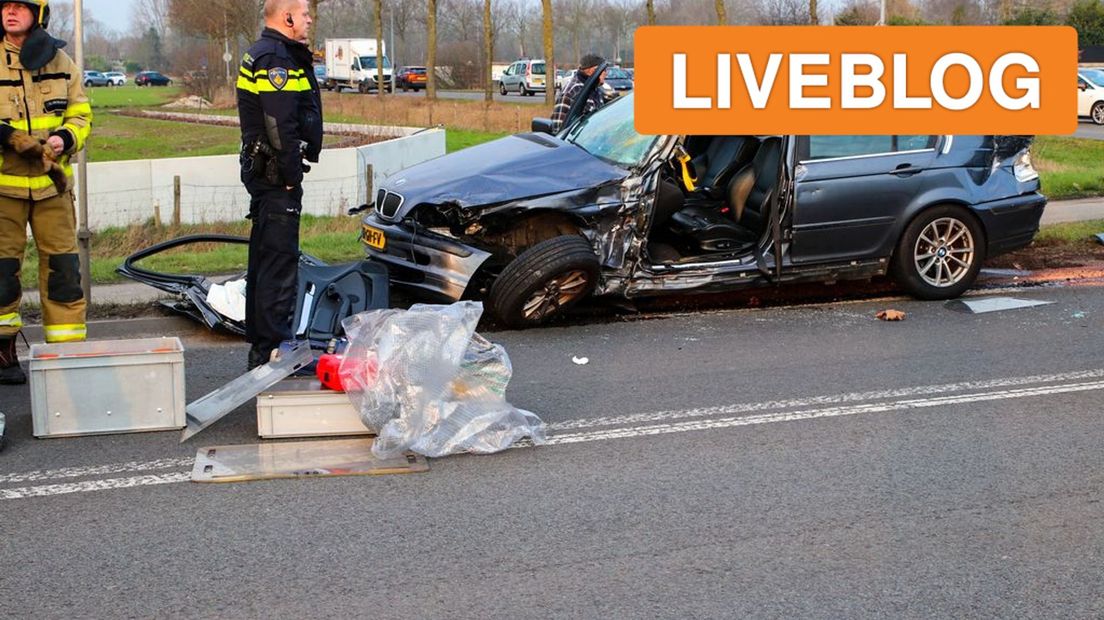 De schade na de botsing op de N345.