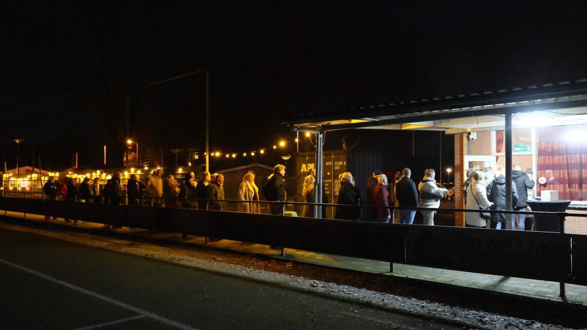 Overleden horecakoning Frans Koolhoven neemt symbolisch afscheid van uitgaansleven