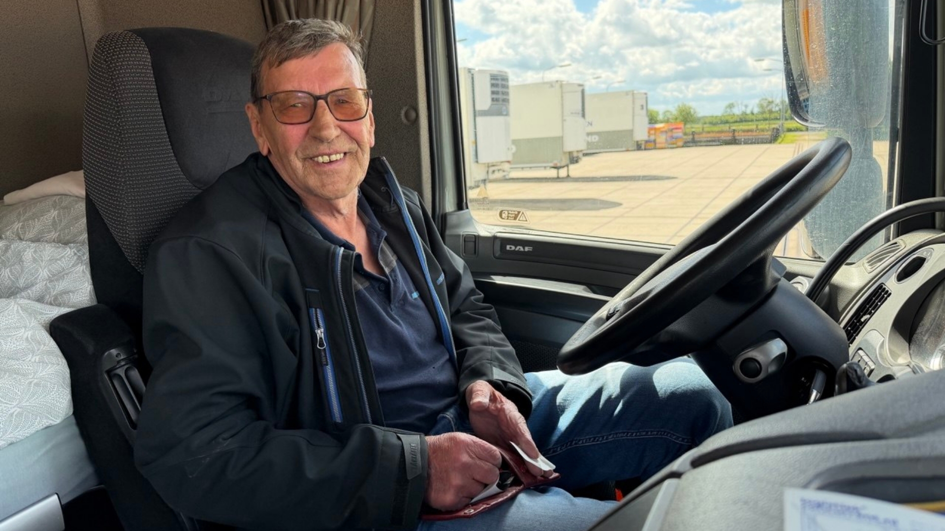 Fokko (77) rijdt al 55 jaar op de vrachtwagen: 'Ik vind het 