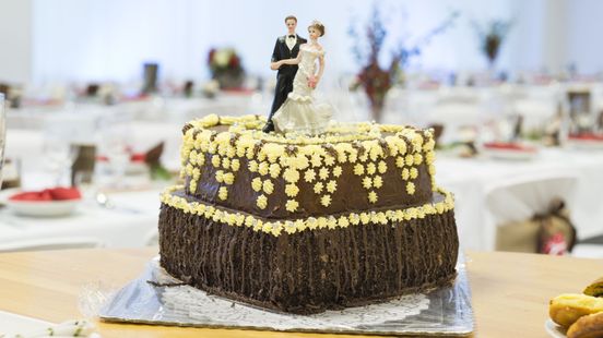 Marja zoekt met spoed een trouwlocatie voor haar vrienden