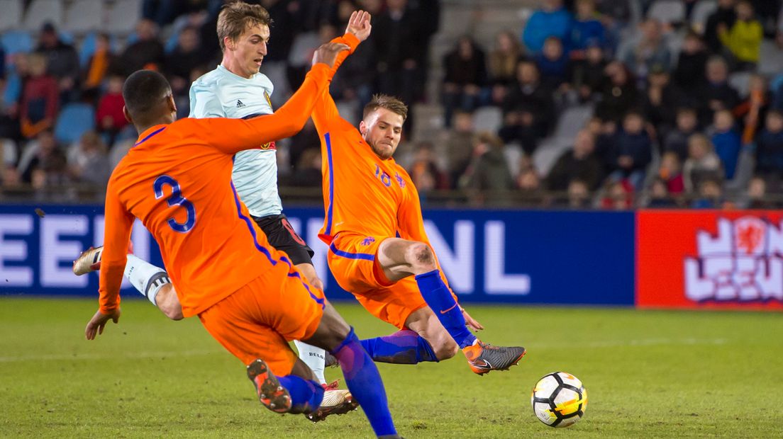 Bart Nieuwkoop tijdens zijn debuut voor Jong Oranje tegen Jong België