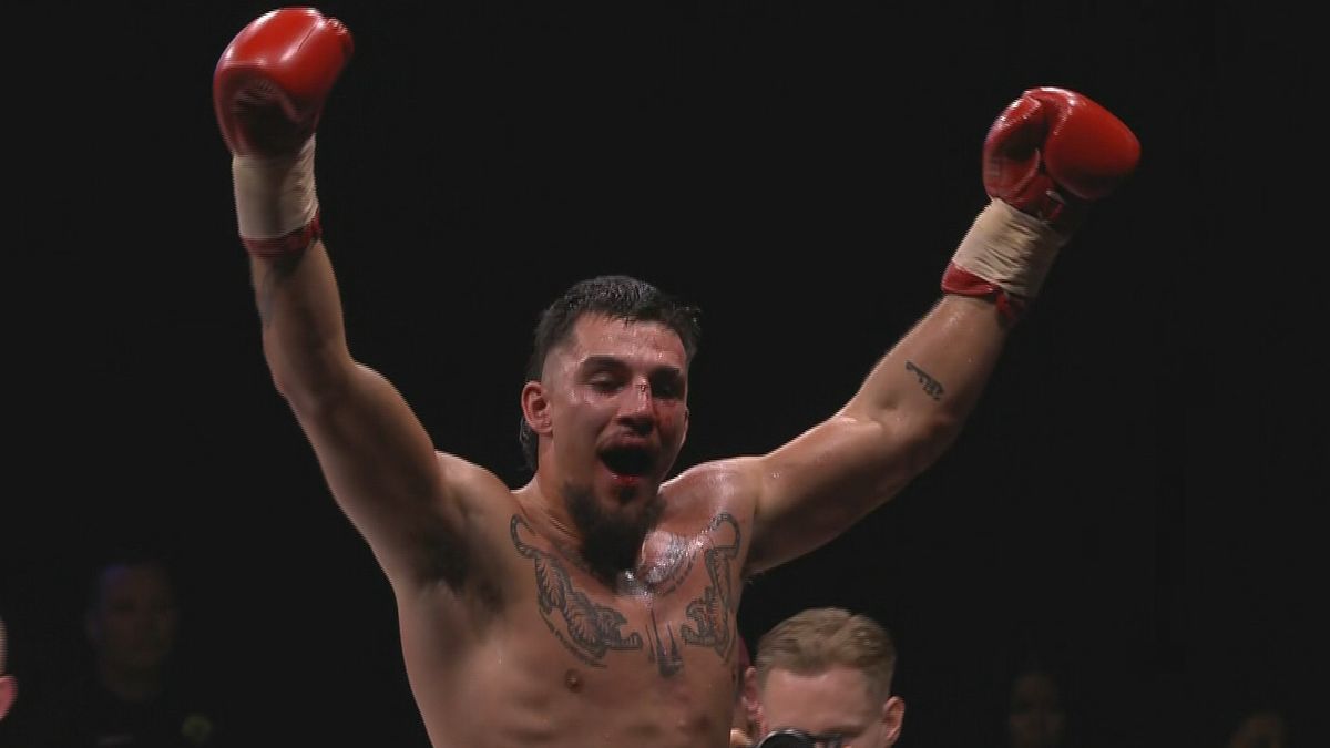 Thian de Vries moet alles geven in wereldtitelgevecht, breekt hand, maar behoudt zijn titel