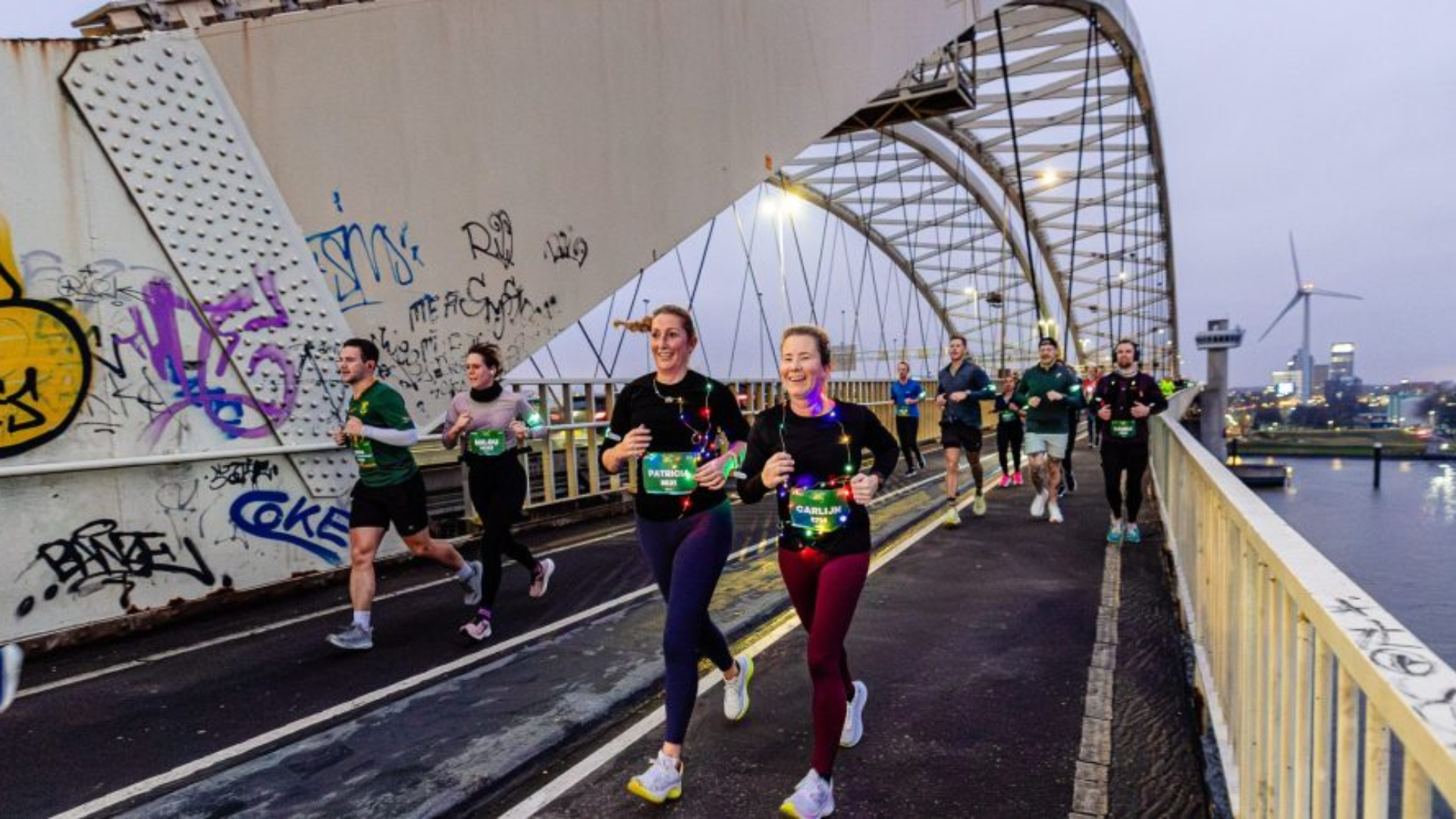Renners tijdens de 35ste editie van de Bruggenloop.