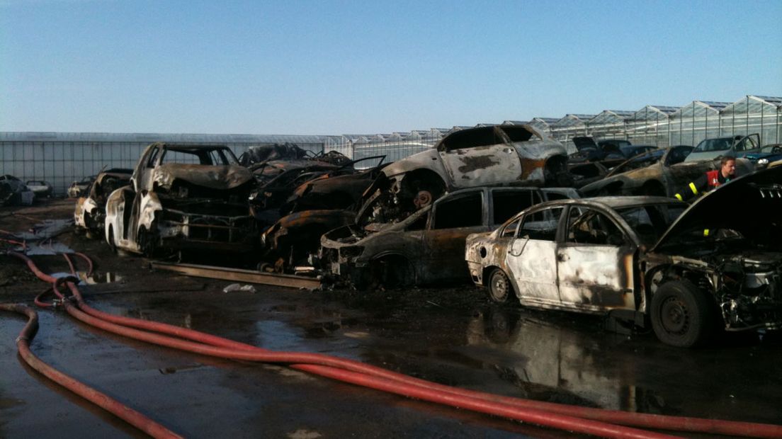Schade na brand bij autohandel Van der Mark