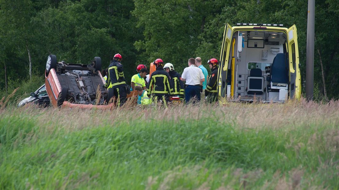 Auto over de kop Nijverdal