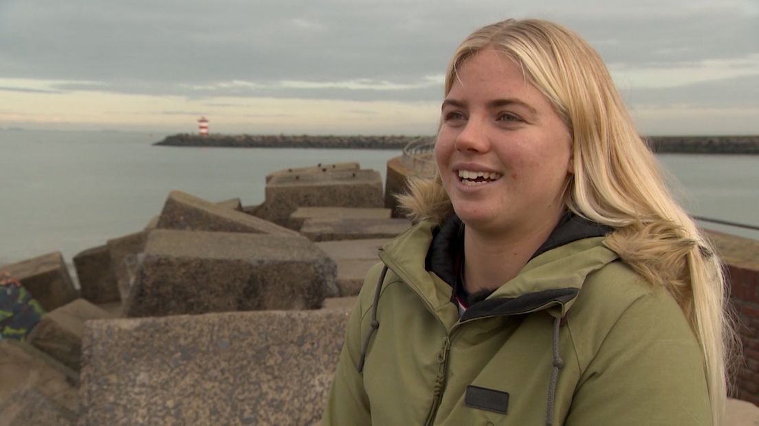 Eveline Hooft bij het Zuidelijk Havenhoofd