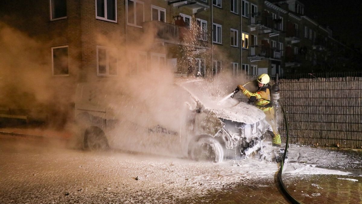 Politie hoopt iemand op heterdaad te betrappen voor autobranden Leeuwarden: 
