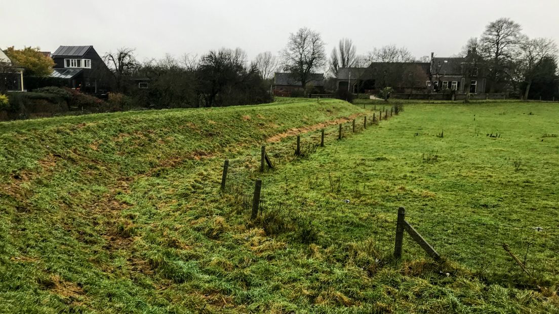 In het rivierenlandschap van Heerewaarden ligt een pareltje verborgen, Fort de Voorn. De contouren van de vijfpuntige verdedigingswal herinneren nog vaag aan de nederlaag die de Spanjaarden hier leden tijdens de Tachtigjarige Oorlog. Het is de plek waar Maas en Waal ooit samenkwamen en als het aan Natuurmonumenten ligt ooit ook weer samenkomen.