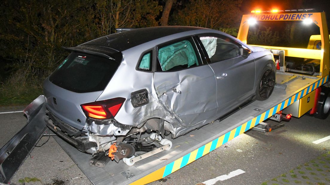 Auto rijdt tegen boom in Koudekerke