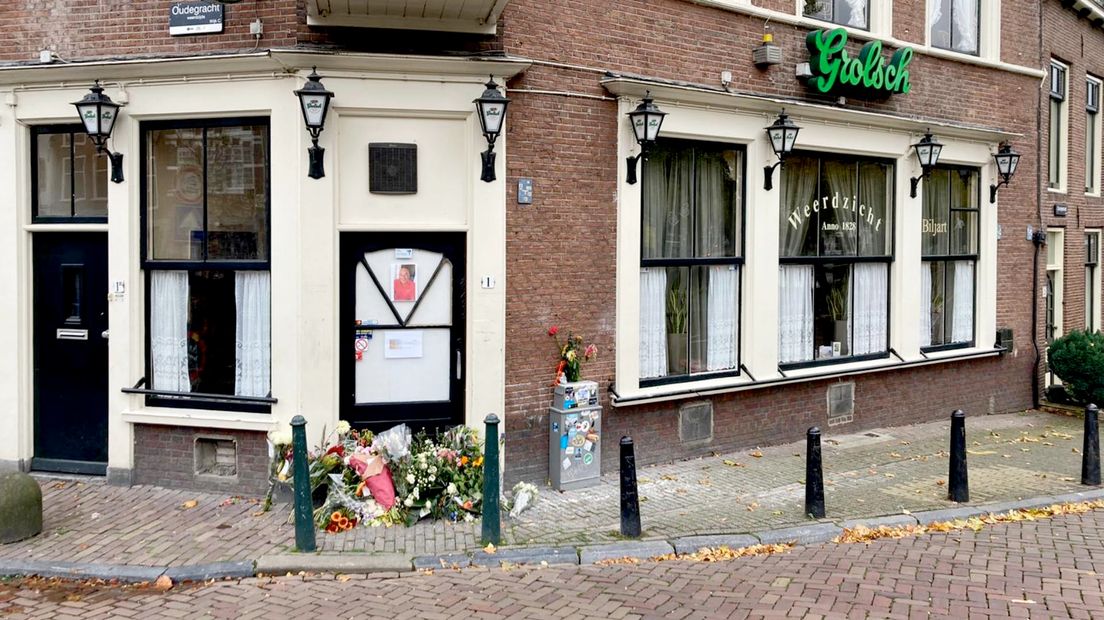 Bloemen bij Café Weerdzicht, waar Hans Wierkx sinds zijn 16e werkte.