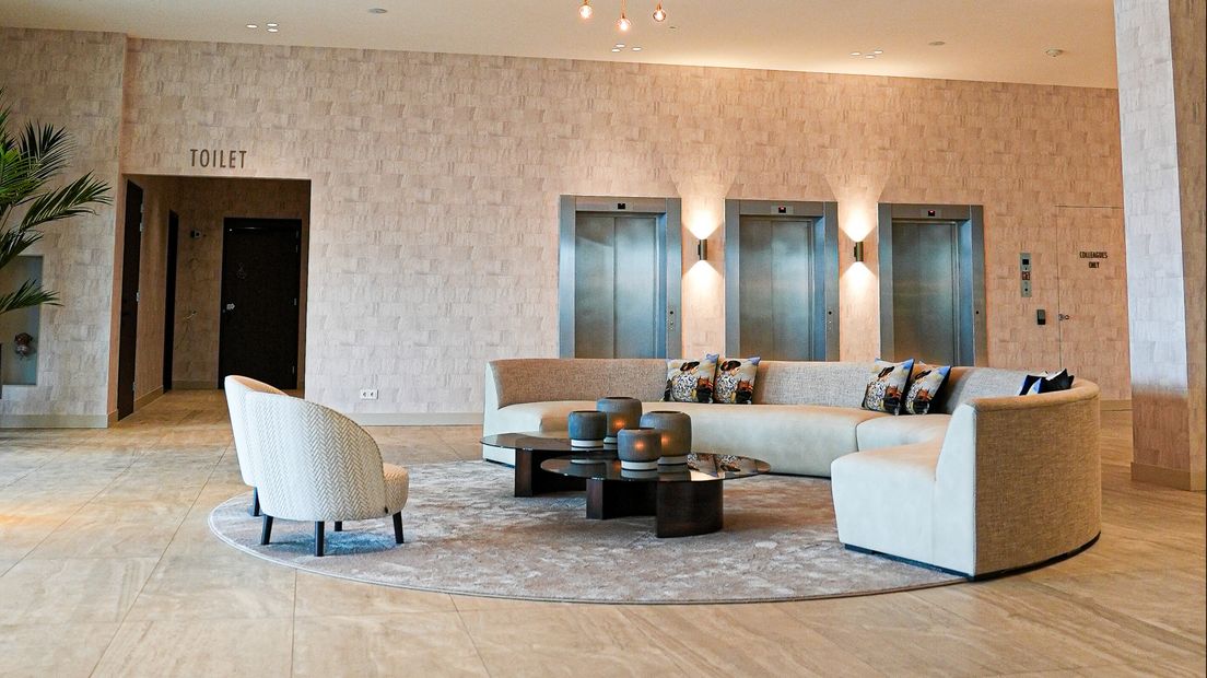 De ontvangsthal van het hotel