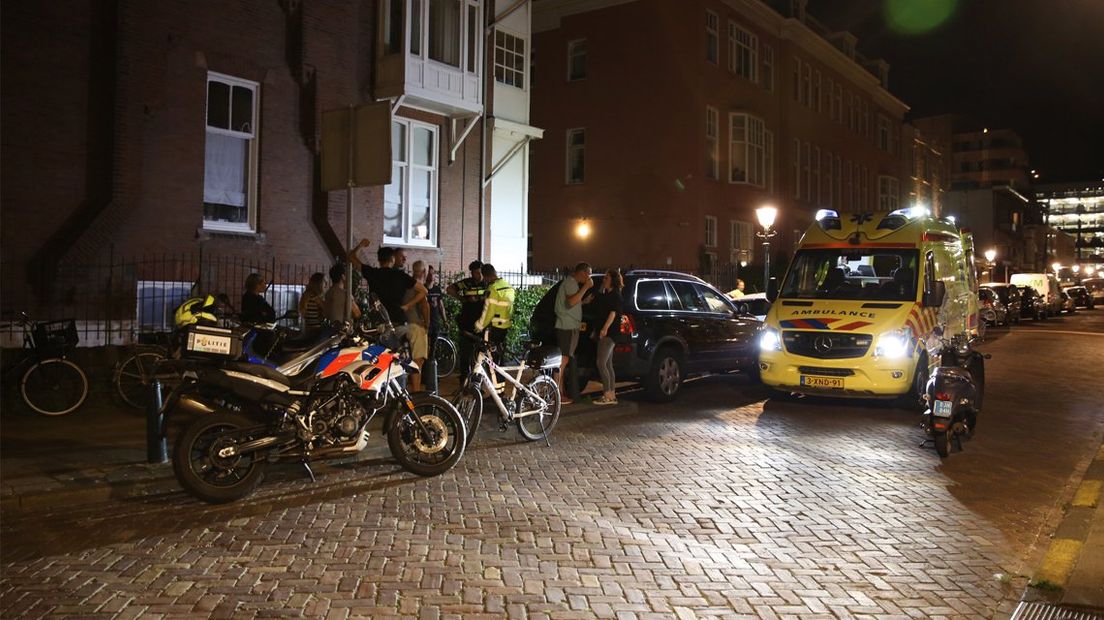 Vrouw mishandelt hulpverleners in de Dirk Hoogenraadstraat  | Regio15