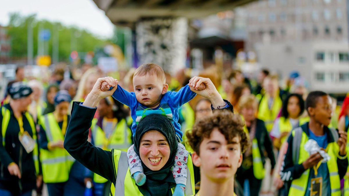 Als kind vluchtte Türkistan, nu wil ze hulp voor anderen: 'Ik weet hoe het is'