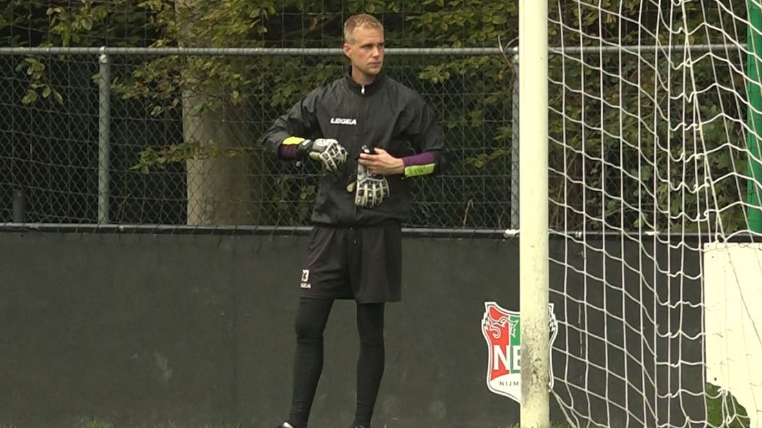 Het is al vaker gebeurd bij NEC. De ene na de andere keeper valt weg en dan komt Marco van Duin weer in beeld.