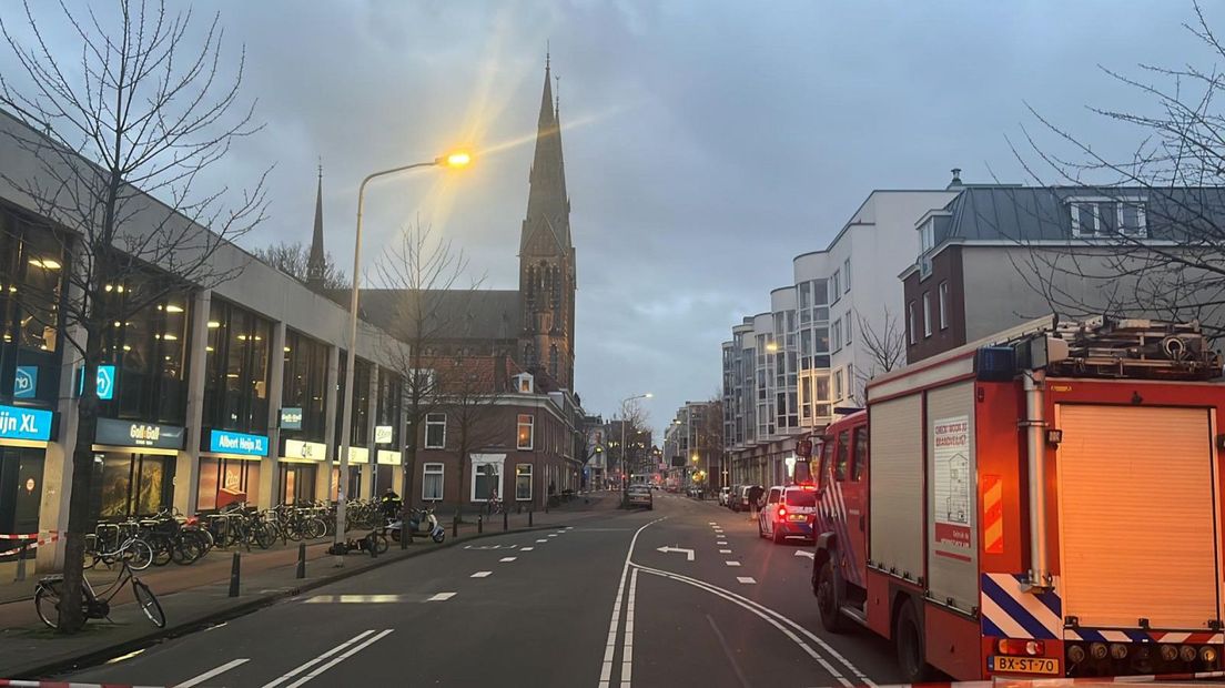 De kerktorens van de Elandkerk staan volgens de brandweer op instorten