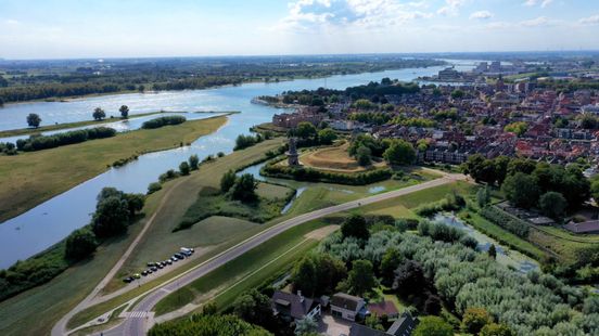 Nieuwe dijk beschermt tegen water én vertelt het verhaal van vroeger