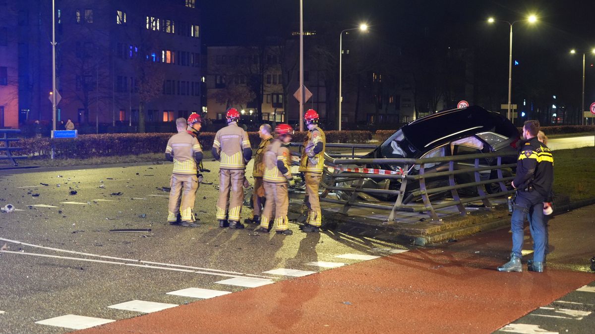 Automobilist gewond bij aanrijding in Zwolle, N35 richting Heino afgesloten