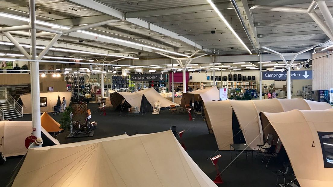 Medewerkers van het tentenatelier hoeven niet te verhuizen (Rechten: Marjolein Knol/RTV Drenthe)