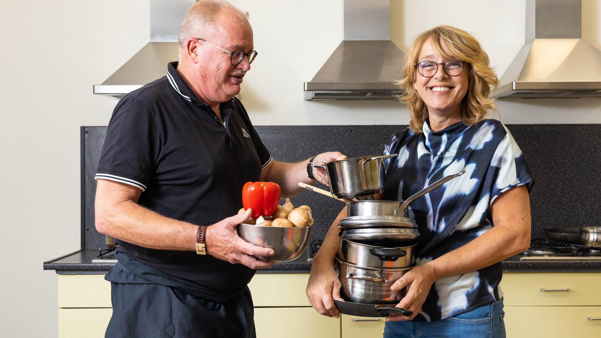 Angelique schuift aan