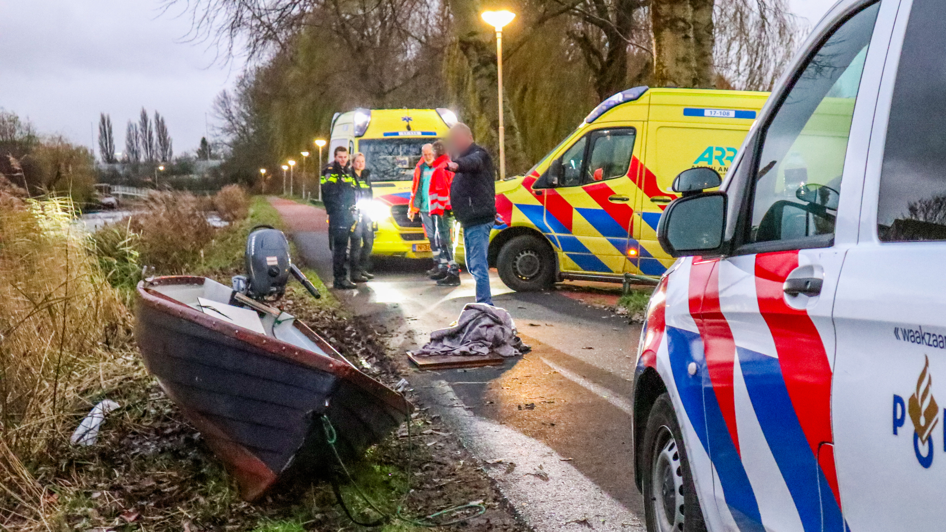 De motorboot waarin de acht opvarenden zaten.