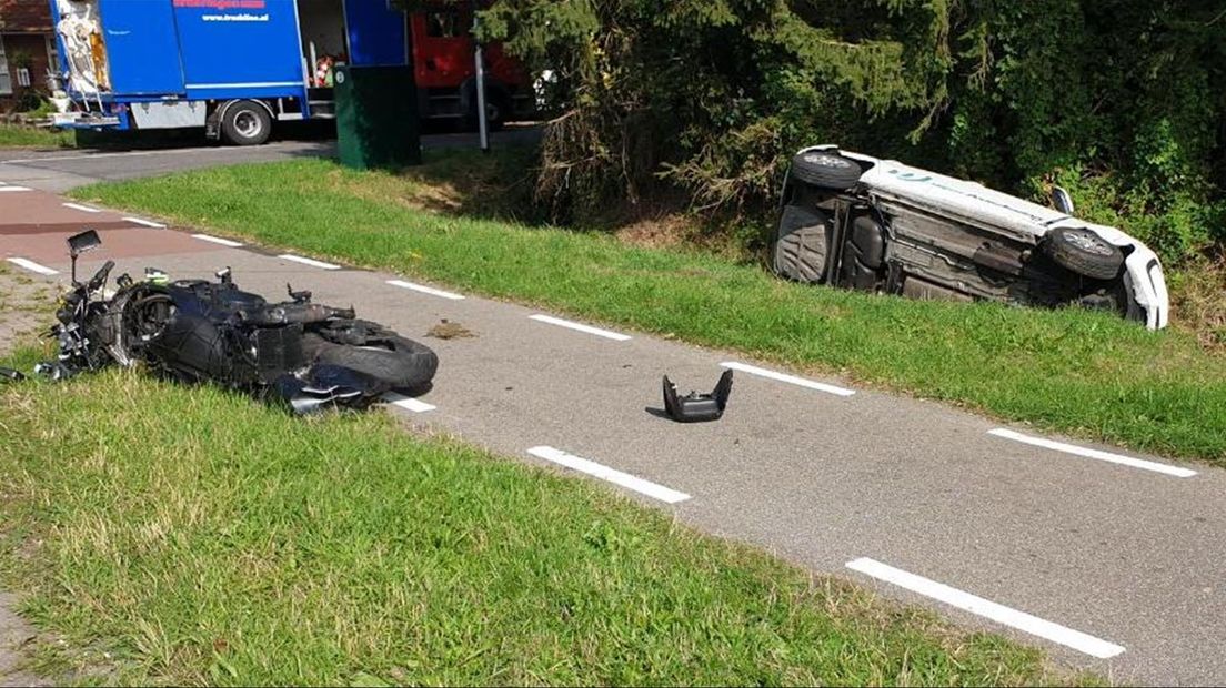 Twee gewonden bij aanrijding tussen motor en auto in Hengelo