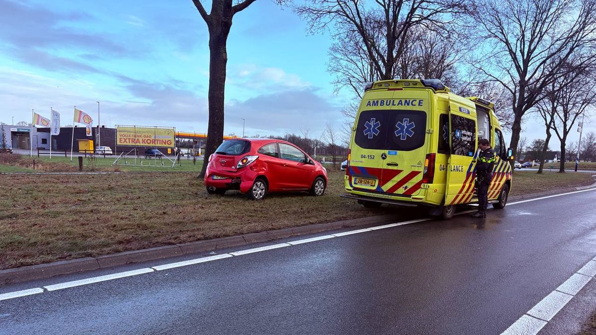 112 Nieuws: Gewonde bij kop-staartbotsing op N377 bij Slagharen
