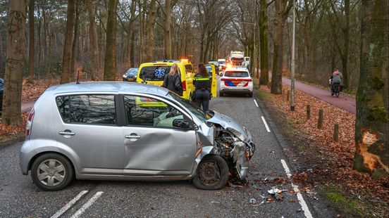Eenzijdig ongeval eindigt tegen boom