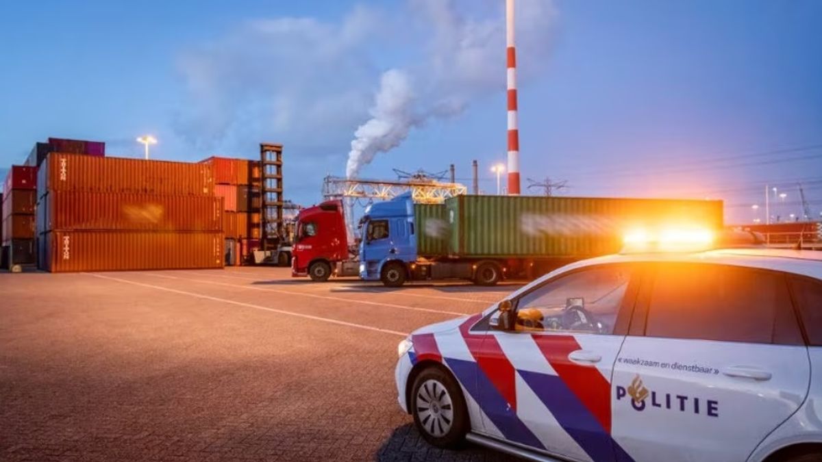 Zeehavenpolitie vindt verwaarloosde hondjes