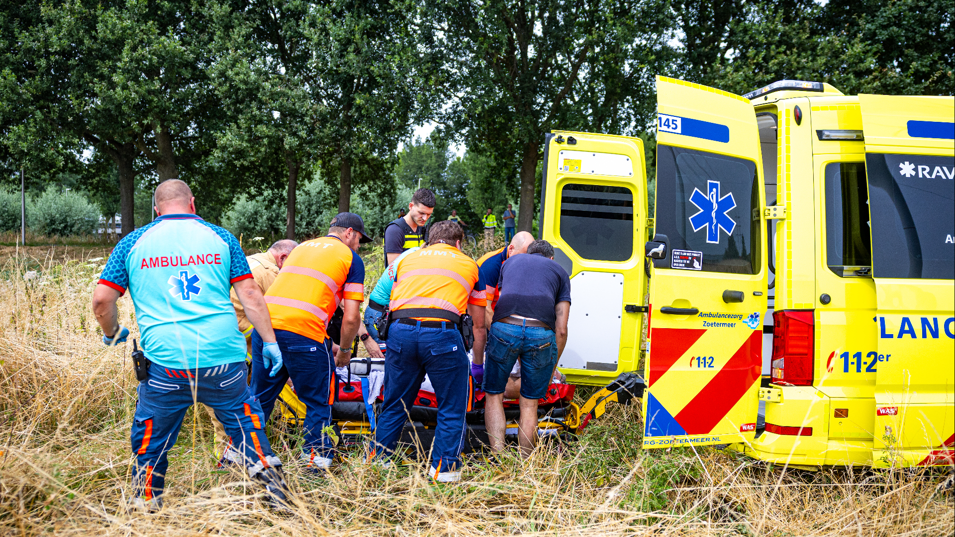 Hulpdiensten ter plaatse