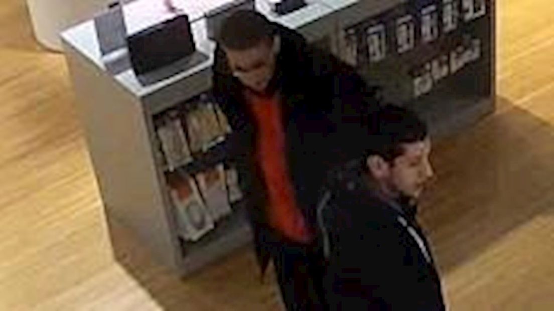 Zwolle mannen stelen iPhone uit winkel aan de Diezerstraat RTV Oost