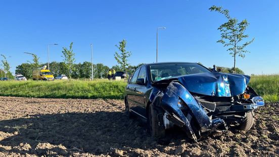 112 Nieuws: Gewonden bij aanrijdingen in Enschede | Brandweer rukt uit voor woningbrand in Oldenzaal. 112 Nieuws: Gewonden bij aanrijdingen in Enschede | Brandweer rukt uit voor woningbrand in Oldenzaal.