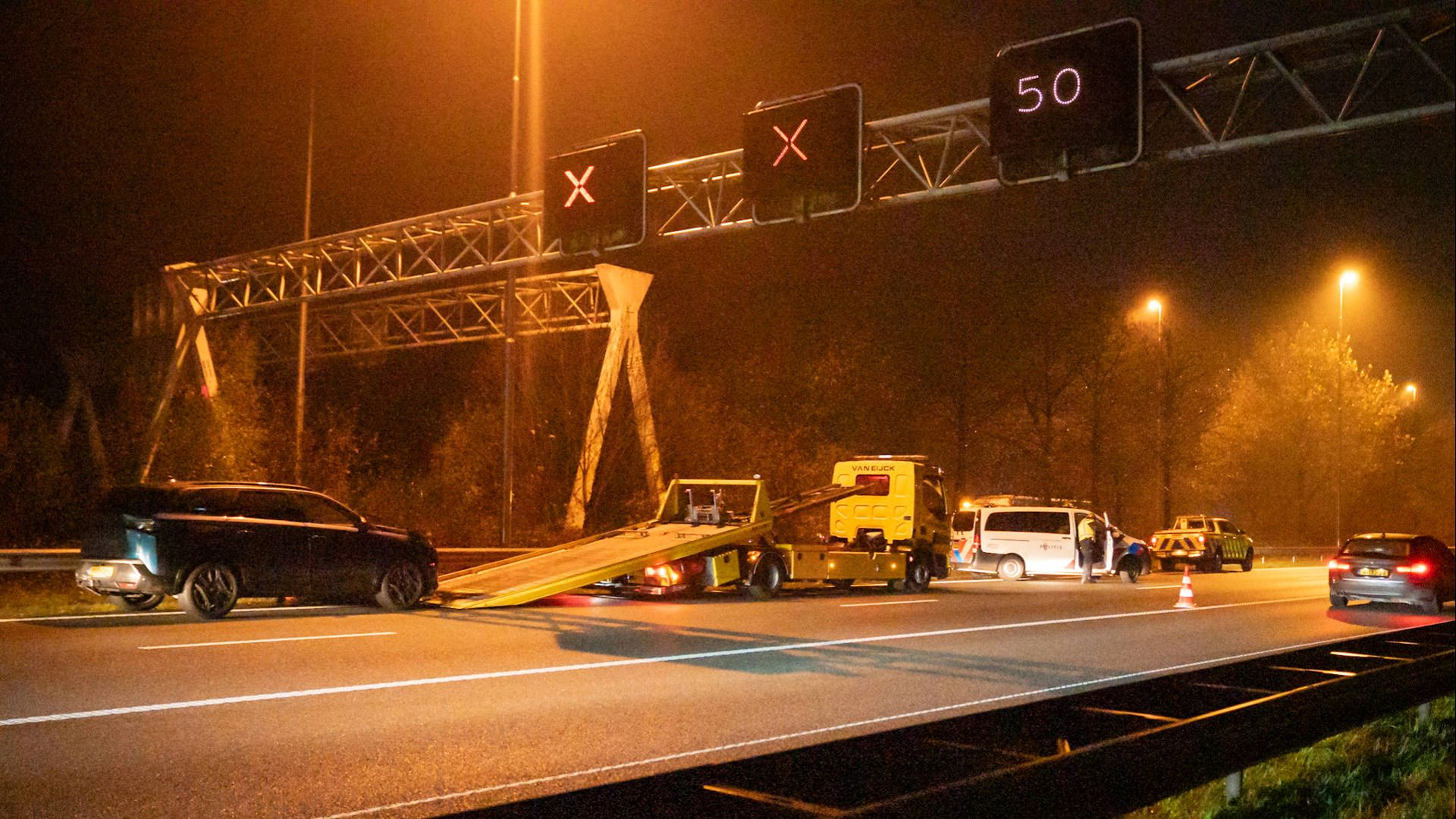 Opnieuw ongeluk op A50: zes voertuigen betrokken bij aanrijding.