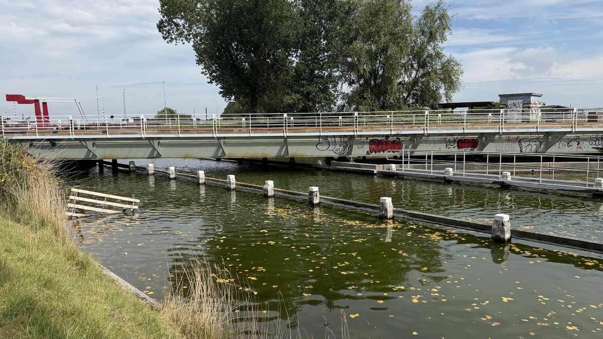 Spoorbrug Arnemuiden al weken dicht 'Wij weten niet wanneer het opgelost is'