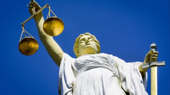 Rechter krijgt doodsbedreigingen: 'Emotionele ontladingen van man in nood' Home
