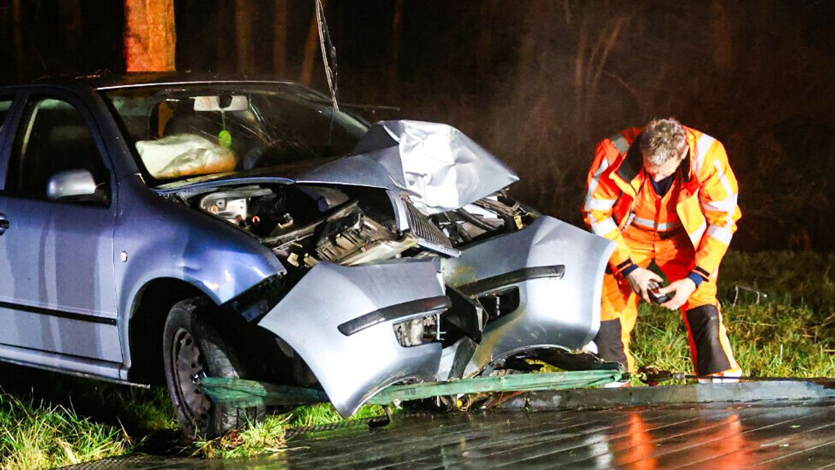 Automobilist en kind komen met de schrik vrij na botsing bij Menaam