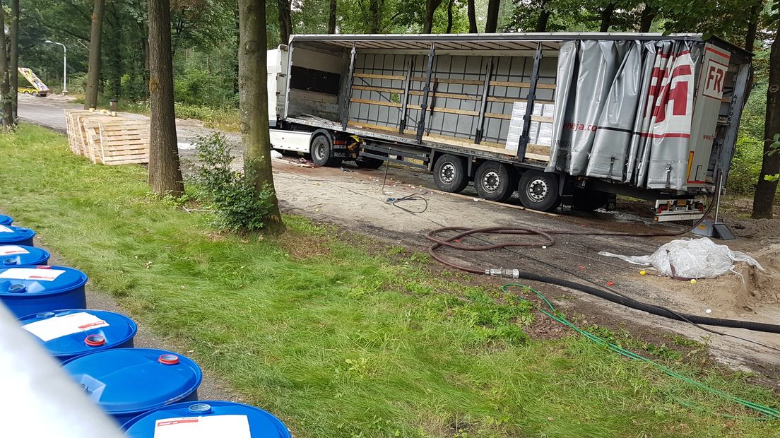 De vrachtwagen die afgelopen weekend problemen veroorzaakte bij Wolfheze, is schoongemaakt