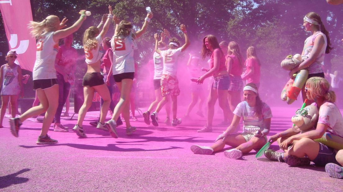 Hitte teveel voor hardlopers The Color Run in Zwolle