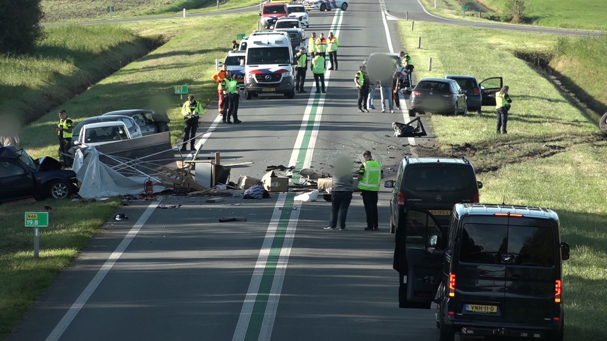 Ernstig ongeluk op Eemshavenweg bij Sint Annen, weg nog uren dicht