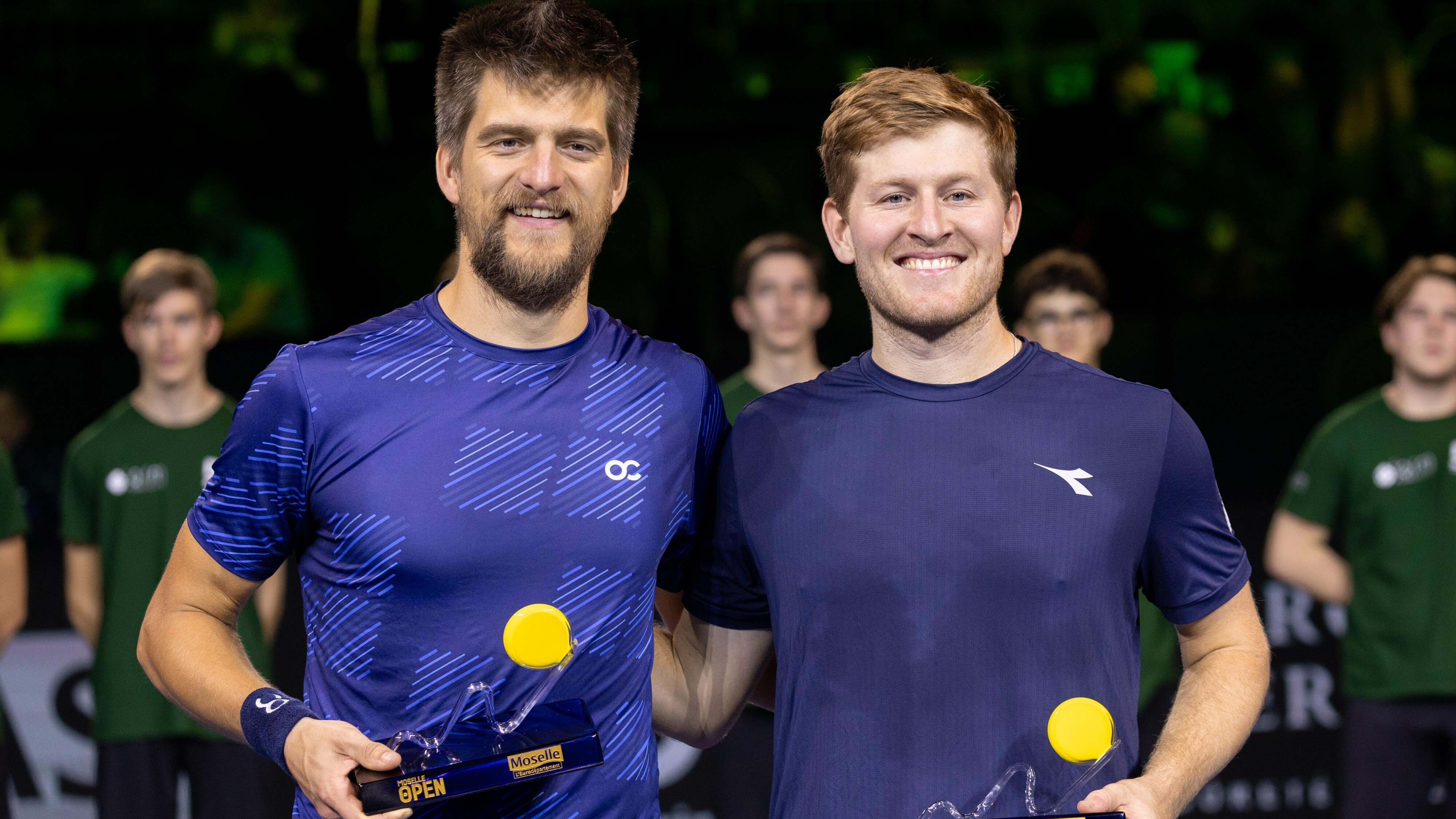 Sander Arends met zijn oud-dubbelpartner na hun toernooiwinst in Metz