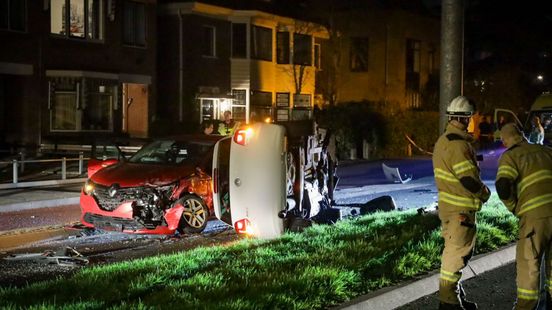 Ongeluk op beruchte plek • gewonde op straat.
