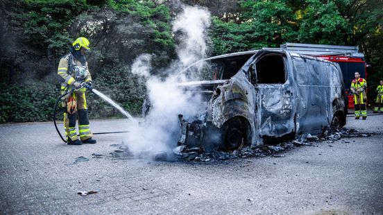 A73 dicht door ongeluk • autos vatten vlam. A73 dicht door ongeluk • autos vatten vlam.