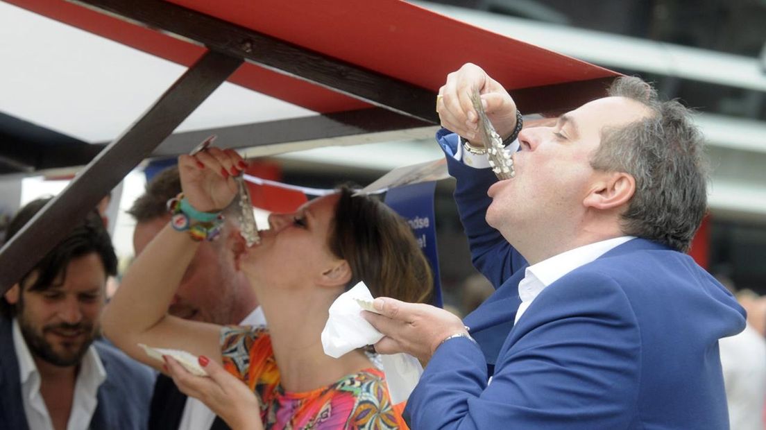Archiefbeeld van haringparty in Overijssel