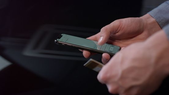 Man (32) maakt duizenden euro's buit met seksuele afpersing