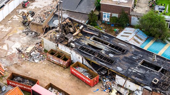 Mariëlle wordt 's nachts uit bed gehaald bij grote brand: 'We zagen helemaal niks door de rook' Home