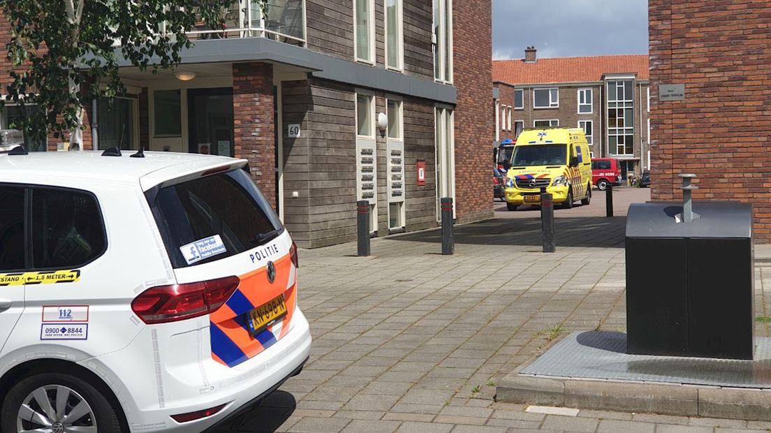 Brand in woongroep Enschede: slachtoffer met spoed naar ziekenhuis