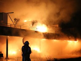 Politie gaat uit van brandstichting bij grote brand in Hoogeveen