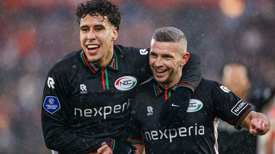 LIVE | NEC begonnen aan tweede helft in De Kuip